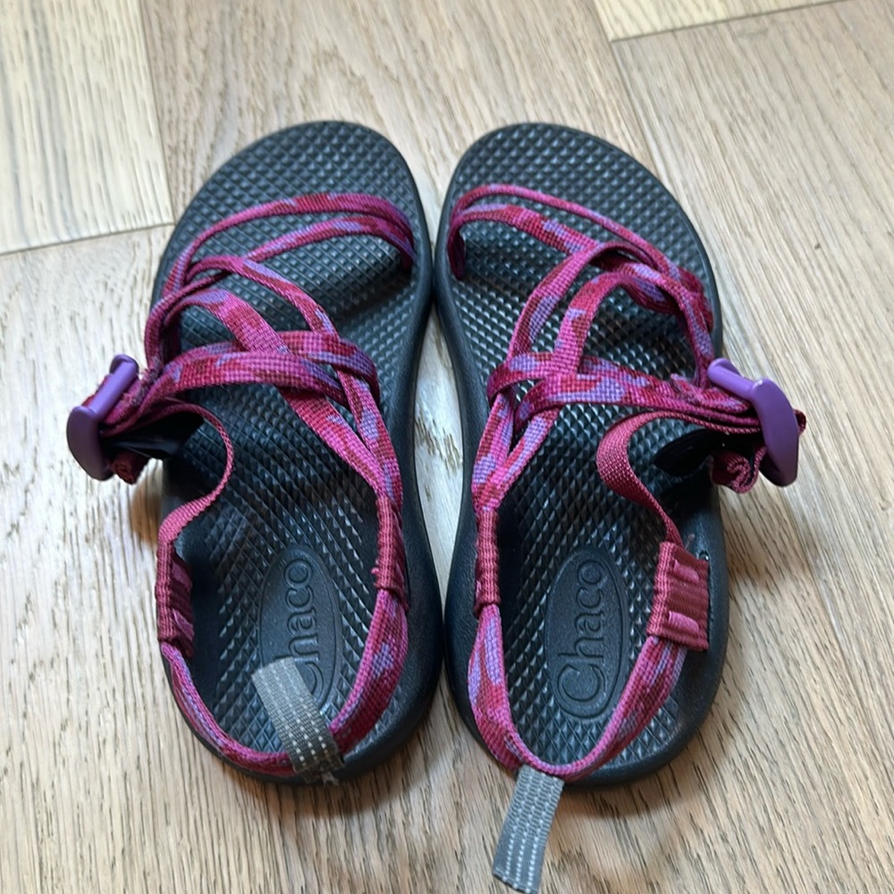 Chaco Big Kids Size 2 Water Sandals
